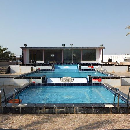 Al Ahmadi Plaza Resort Janbu Kültér fotó
