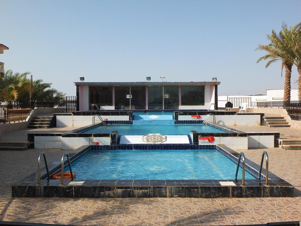Al Ahmadi Plaza Resort Janbu Kültér fotó