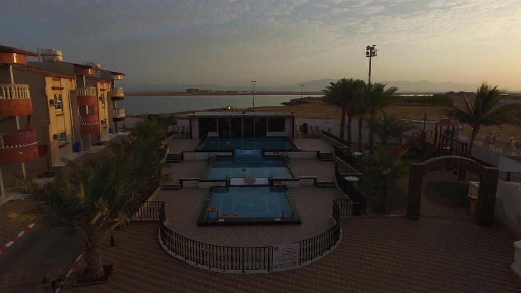 Al Ahmadi Plaza Resort Janbu Kültér fotó