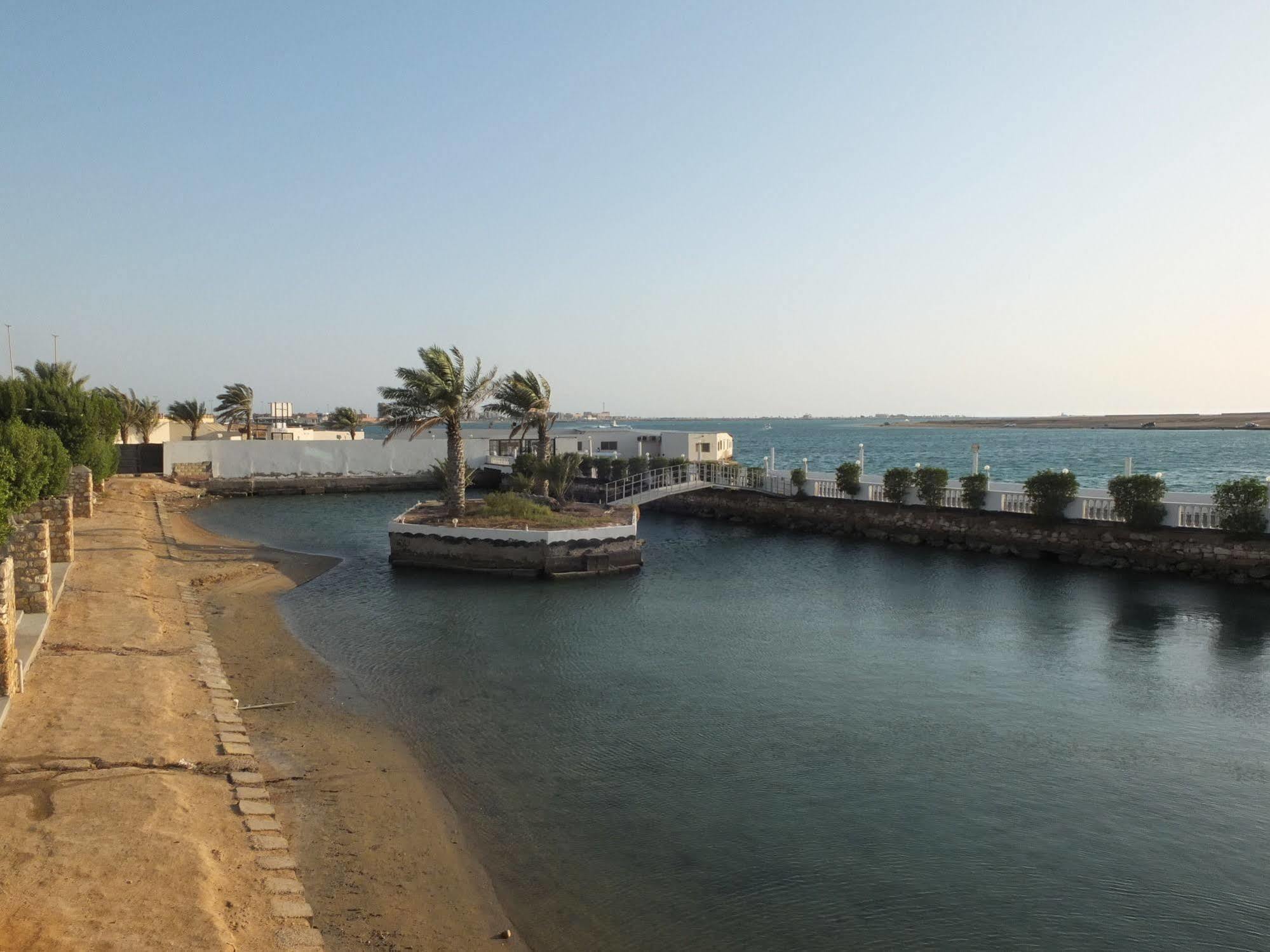 Al Ahmadi Plaza Resort Janbu Kültér fotó