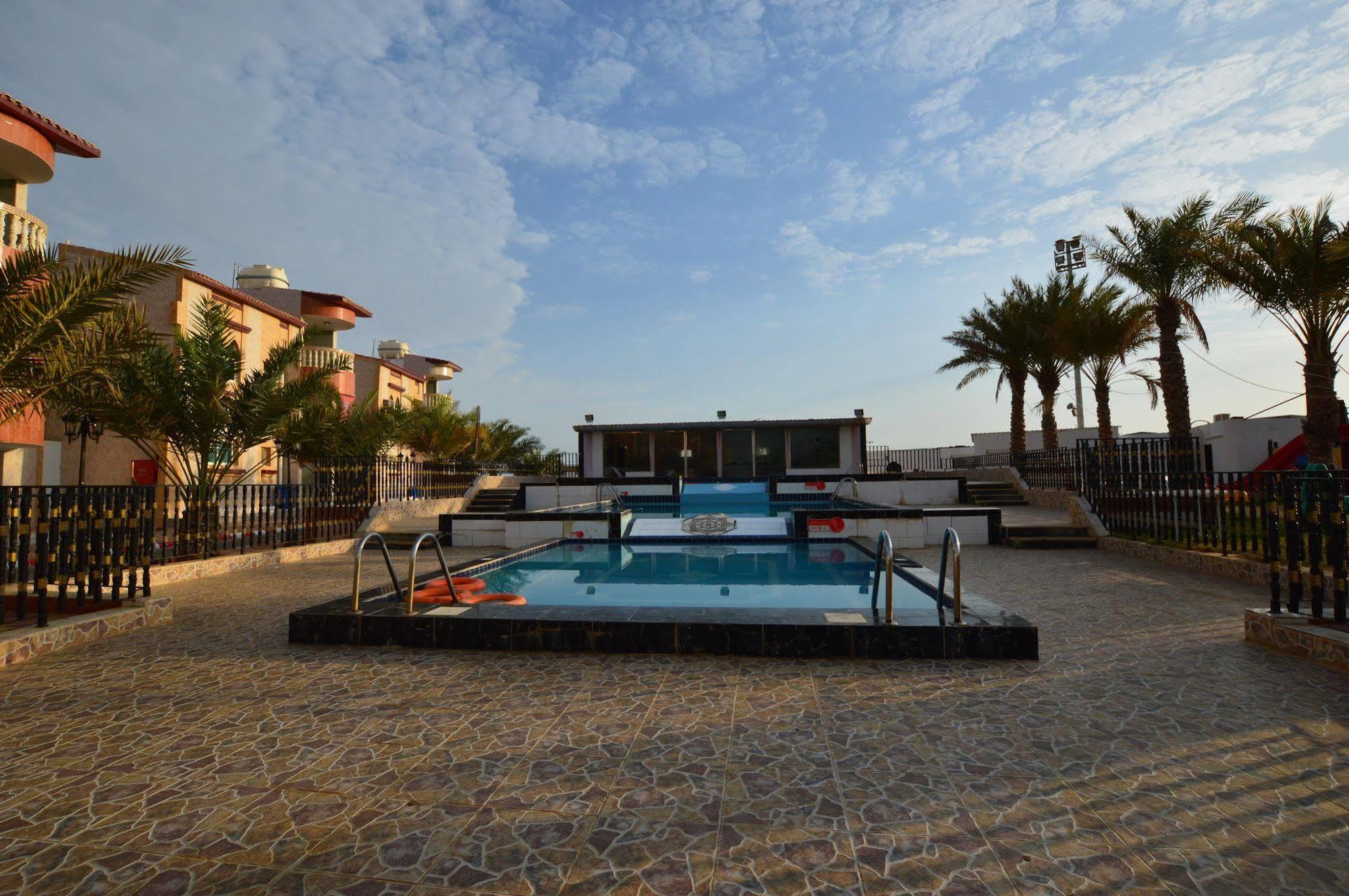 Al Ahmadi Plaza Resort Janbu Kültér fotó