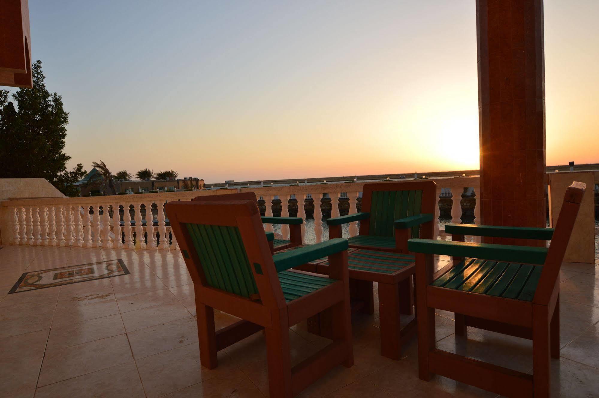 Al Ahmadi Plaza Resort Janbu Kültér fotó