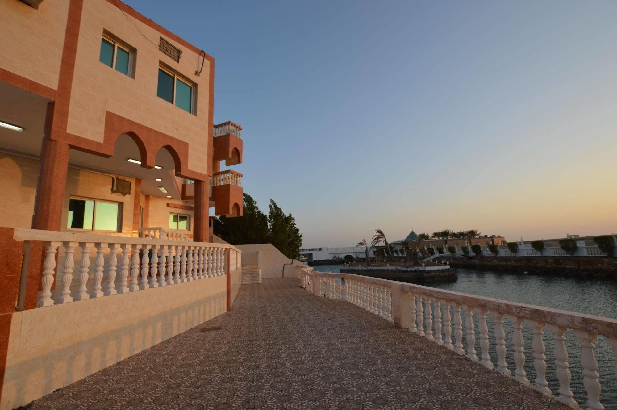 Al Ahmadi Plaza Resort Janbu Kültér fotó
